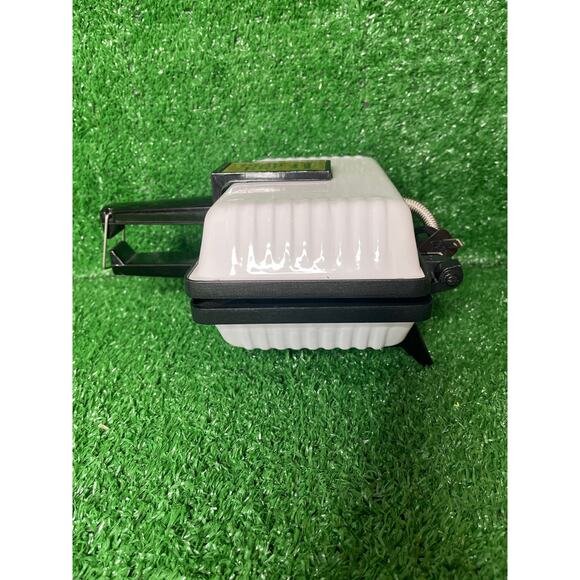 Vintage White Sandwich Toaster - Picture 2 of 7